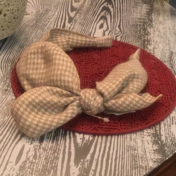 Marceline Bow Headband - Picture 2 of 2